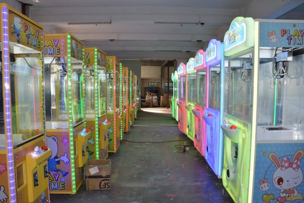 arcade claw machine