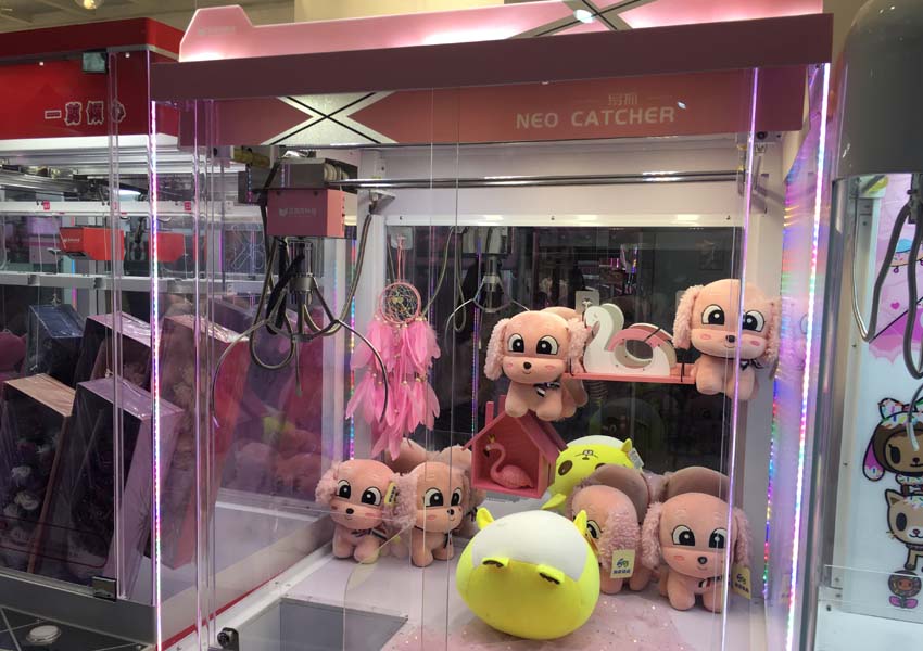 sweet catcher claw machine display 2