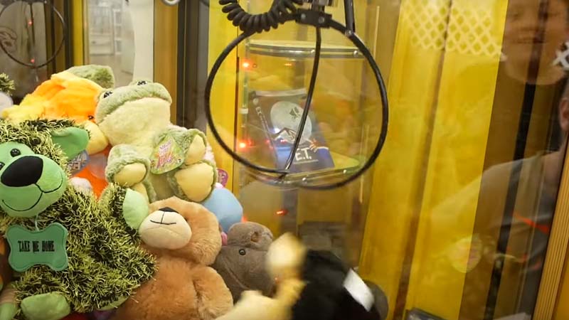 claw machine arcade